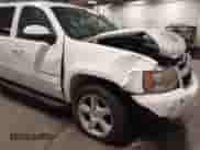 2010 Chevrolet Suburban LT z VIN 1GNUKJE32AR272865, wystawiony jako IAAI lot #43260380 z przebiegiem 167 294 mil mil oraz . Historia ofert i sprzedaży dostępna na DreamBid. Obrazek 19.