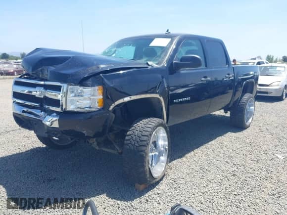 2011 Chevrolet Silverado 1500 LS z VIN 3GCPKREA6BG291312, wystawiony jako IAAI lot #42471331 z przebiegiem 171 323 mil mil oraz . Historia ofert i sprzedaży dostępna na DreamBid. Obrazek 2.
