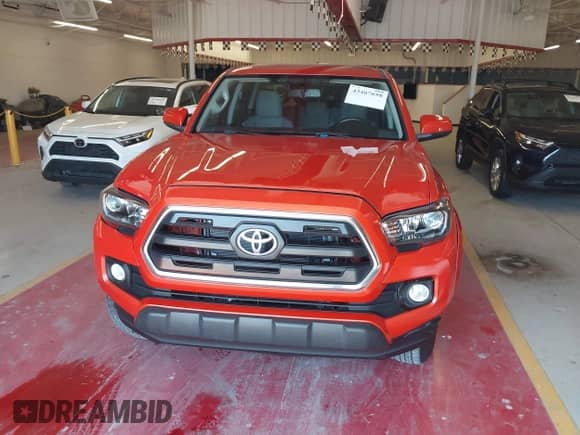 2017 Toyota Tacoma SR5 z VIN 3TMAZ5CN4HM037804, wystawiony jako IAAI lot #43407058 z przebiegiem 119 886 mil mil oraz . Historia ofert i sprzedaży dostępna na DreamBid. Obrazek 12.