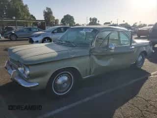1964 Chevrolet Corvair z VIN 40927W261021, wystawiony jako Copart lot #76832294 z przebiegiem 22 768 mil mil oraz Szkoda całkowita • Salvage title. Historia ofert i sprzedaży dostępna na DreamBid. Obrazek 1.