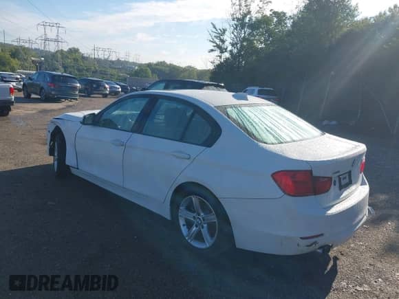 2013 BMW 3 Series 328i xDrive с VIN WBA3B3C50DF541825, выставлен на аукционе IAAI как лот 43031395 с пробегом 148 329 миль миль и . История ставок и продаж доступна на DreamBid. Изображение 3.