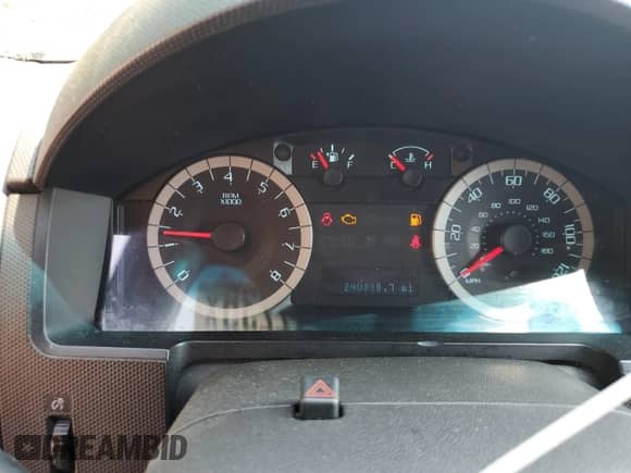 2011 Ford Escape XLT с VIN 1FMCU9D71BKA79811, выставлен на аукционе Copart как лот 63732235 с пробегом 240 338 миль миль и Списание • Salvage title. История ставок и продаж доступна на DreamBid. Изображение 9.