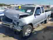 2000 Toyota Tundra SR5 с VIN 5TBRN3413YS105579, выставлен на аукционе IAAI как лот 43343292 с пробегом 153 974 миль миль и . История ставок и продаж доступна на DreamBid. Изображение 2.