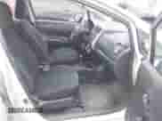 2014 Nissan Note SV z VIN 3N1CE2CP9EL424079, wystawiony jako IAAI lot #43142526 z przebiegiem 220 060 mil mil oraz . Historia ofert i sprzedaży dostępna na DreamBid. Obrazek 5.