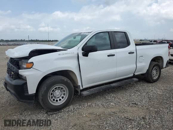 2020 Chevrolet Silverado 1500 Work Truck z VIN 1GCRWAEF9LZ261152, wystawiony jako Copart lot #55047875 z przebiegiem 24 782 mil mil oraz Szkoda całkowita • Salvage title. Historia ofert i sprzedaży dostępna na DreamBid. Obrazek 1.