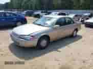 1998 Toyota Camry LE z VIN 4T1BG22K1WU333268, wystawiony jako IAAI lot #43252547 z przebiegiem 267 880 mil mil oraz . Historia ofert i sprzedaży dostępna na DreamBid. Obrazek 2.