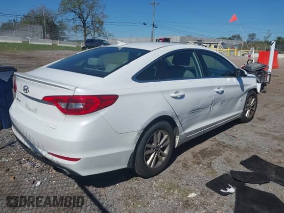 2015 Hyundai Sonata SE с VIN 5NPE24AF8FH232318, выставлен на аукционе IAAI как лот 43418707 с пробегом 147 005 миль миль и . История ставок и продаж доступна на DreamBid. Изображение 4.