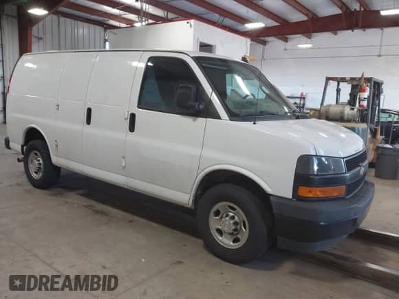 2019 Chevrolet Express Cargo z VIN 1GCWGAFP8K1242709, wystawiony jako IAAI lot #42513751 z przebiegiem 102 593 mil mil oraz . Historia ofert i sprzedaży dostępna na DreamBid. Obrazek 1.