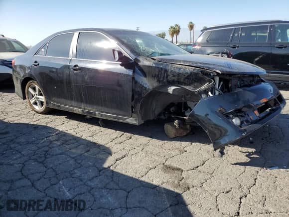 2012 Toyota Camry L z VIN 4T1BF1FKXCU107703, wystawiony jako Copart lot #82700035 z przebiegiem 156 070 mil mil oraz Czysty tytuł • Clean title. Historia ofert i sprzedaży dostępna na DreamBid. Obrazek 4.