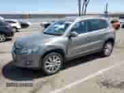 2011 Volkswagen Tiguan SEL с VIN WVGAV7AXXBW549291, выставлен на аукционе Copart как лот 61309895 с пробегом 89 428 миль миль и Списание • Salvage title. История ставок и продаж доступна на DreamBid. Изображение 1.