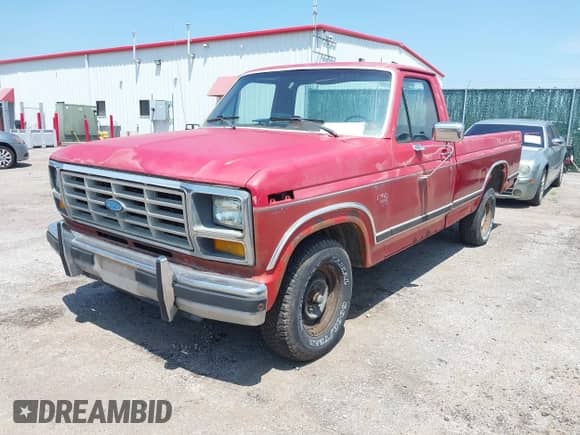1986 Ford F-150 z VIN 1FTEF15N6GKB85538, wystawiony jako IAAI lot #42737938 z przebiegiem 57 187 mil mil oraz . Historia ofert i sprzedaży dostępna na DreamBid. Obrazek 2.