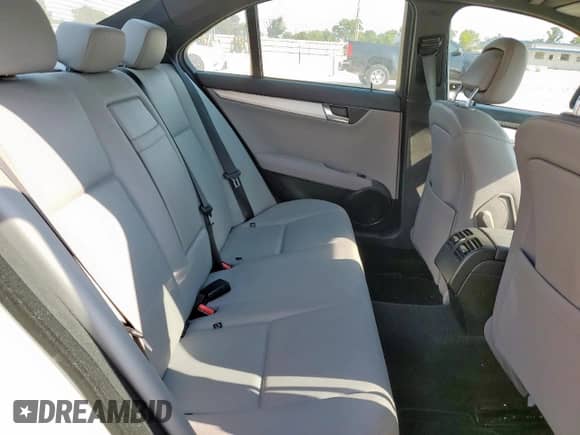 2008 Mercedes-Benz C 300 Sport z VIN WDDGF81X18F090264, wystawiony jako Copart lot #81241495 z przebiegiem 130 934 mil mil oraz Szkoda całkowita • Salvage title. Historia ofert i sprzedaży dostępna na DreamBid. Obrazek 10.