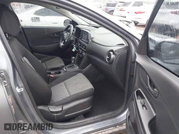 2020 Hyundai Kona SE с VIN KM8K12AA0LU575619, выставлен на аукционе IAAI как лот 42459174 с пробегом 67 370 миль миль и . История ставок и продаж доступна на DreamBid. Изображение 5.