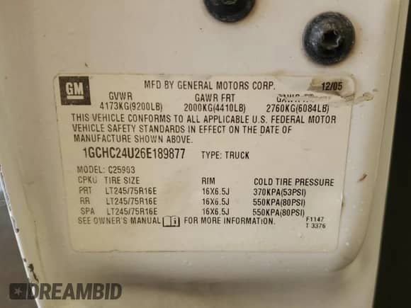 2006 Chevrolet Silverado 2500HD LS с VIN 1GCHC24U26E189877, выставлен на аукционе Copart как лот 67852755 с пробегом Не указан миль и На запчасти • Non repairable. История ставок и продаж доступна на DreamBid. Изображение 13.