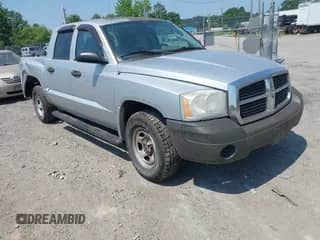 2006 Dodge Dakota ST with VIN 1D7HE28KX6S694544, listed as a IAAI auction lot 42601154 with 82,199 mi miles and . Bid and sale history available at DreamBid. Image 1.