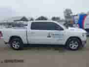 2020 Ram 1500 Big Horn z VIN 1C6RREFG3LN129718, wystawiony jako IAAI lot #42269424 z przebiegiem 97 387 mil mil oraz . Historia ofert i sprzedaży dostępna na DreamBid. Obrazek 14.