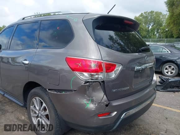 2013 Nissan Pathfinder SL with VIN 5N1AR2MN2DC623292, listed as a IAAI auction lot 43308174 with 132,806 mi miles and . Bid and sale history available at DreamBid. Image 6.
