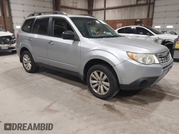 2012 Subaru Forester X Premium z VIN JF2SHADC9CH448112, wystawiony jako IAAI lot #43592598 z przebiegiem 105 556 mil mil oraz . Historia ofert i sprzedaży dostępna na DreamBid. Obrazek 1.