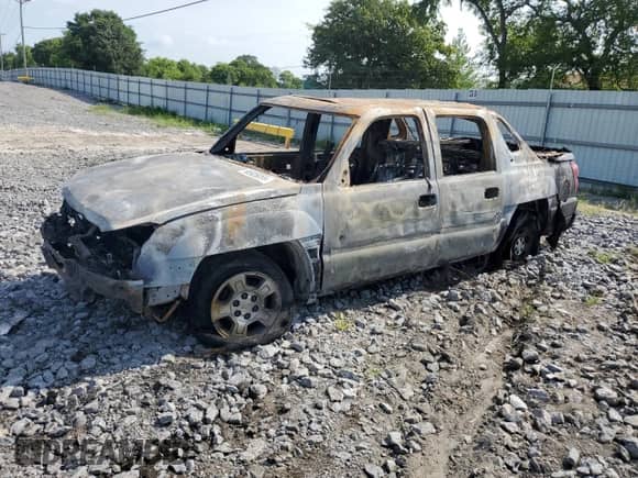 2003 Chevrolet Avalanche с VIN 3GNEK13T63G120582, выставлен на аукционе Copart как лот 66926055 с пробегом Не указан миль и На запчасти • Non repairable. История ставок и продаж доступна на DreamBid. Изображение 1.