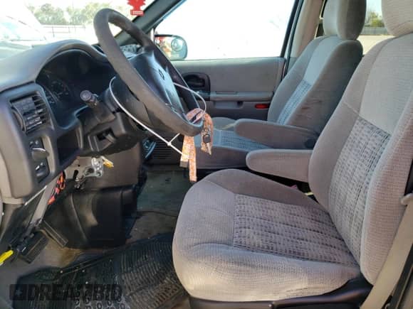 2002 Chevrolet Venture Plus 1SB с VIN 1GNDX03E82D171263, выставлен на аукционе Copart как лот 81704074 с пробегом 57 480 миль миль и Списание • Salvage title. История ставок и продаж доступна на DreamBid. Изображение 7.