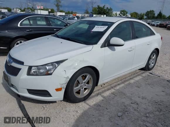 2014 Chevrolet Cruze 1LT with VIN 1G1PC5SB4E7470010, listed as a IAAI auction lot 43078287 with 118,782 mi miles and . Bid and sale history available at DreamBid. Image 2.