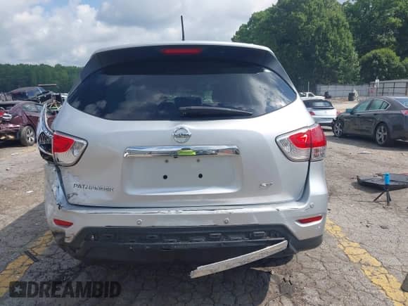 2014 Nissan Pathfinder SL with VIN 5N1AR2MN0EC629609, listed as a IAAI auction lot 42721107 with 234,000 mi miles and . Bid and sale history available at DreamBid. Image 15.