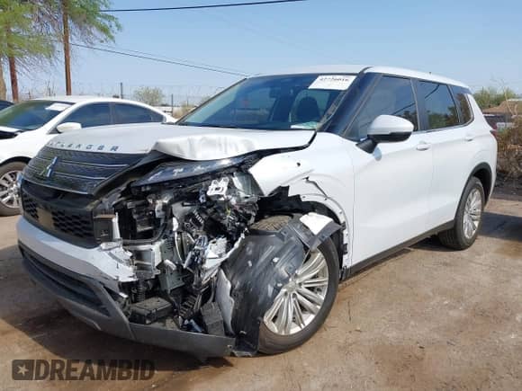 2024 Mitsubishi Outlander ES with VIN JA4J3UA88RZ090038, listed as a IAAI auction lot 42726016 with 6,623 mi miles and . Bid and sale history available at DreamBid. Image 6.