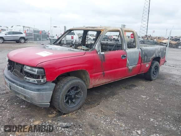 2002 Chevrolet Silverado 1500 LS с VIN 2GCEC19T121104102, выставлен на аукционе IAAI как лот 42893505 с пробегом Не указан миль и . История ставок и продаж доступна на DreamBid. Изображение 2.