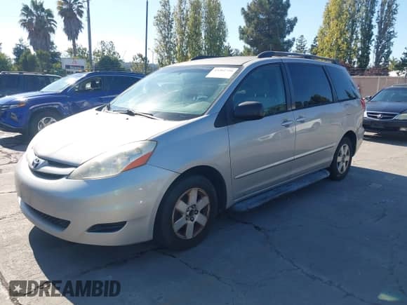 2008 Toyota Sienna CE with VIN 5TDZK23C58S165912, listed as a IAAI auction lot 43301794 with 287,449 mi miles and . Bid and sale history available at DreamBid. Image 2.