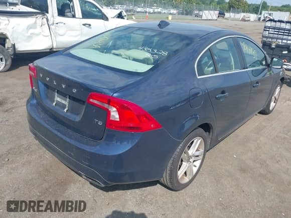 2015 Volvo S60 T5 Drive-E Premier with VIN YV140MFK9F1353755, listed as a IAAI auction lot 42947939 with 84,531 mi miles and . Bid and sale history available at DreamBid. Image 4.