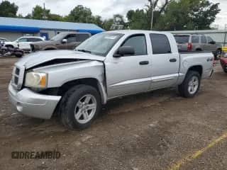 2007 Dodge Dakota SLT with VIN 1D7HW48P17S195184, listed as a Copart auction lot 69695915 with 136,443 mi miles and Salvage title. Bid and sale history available at DreamBid. Image 1.