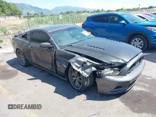 2014 Ford Mustang GT z VIN 1ZVBP8CF7E5310141, wystawiony jako IAAI lot #42610122 z przebiegiem 126 444 mil mil oraz . Historia ofert i sprzedaży dostępna na DreamBid. Obrazek 1.
