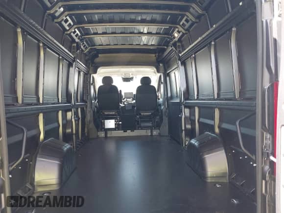 2023 Ram ProMaster Cargo z VIN 3C6MRVJG1PE600373, wystawiony jako IAAI lot #42653931 z przebiegiem 29 267 mil mil oraz . Historia ofert i sprzedaży dostępna na DreamBid. Obrazek 8.