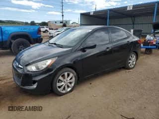 2013 Hyundai Accent GLS z VIN KMHCU4AE3DU380657, wystawiony jako Copart lot #81060905 z przebiegiem Nie podano mil oraz Szkoda całkowita • Salvage title. Historia ofert i sprzedaży dostępna na DreamBid. Obrazek 1.