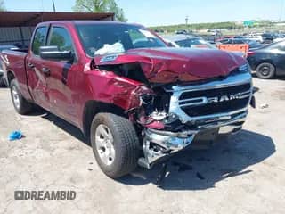 2024 Ram 1500 Tradesman z VIN 1C6SRECG5RN205714, wystawiony jako IAAI lot #42085708 z przebiegiem 11 412 mil mil oraz . Historia ofert i sprzedaży dostępna na DreamBid. Obrazek 1.