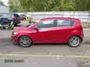 2013 Chevrolet Sonic LT с VIN 1G1JC6SH5D4172355, выставлен на аукционе IAAI как лот 43259638 с пробегом 161 751 миль миль и . История ставок и продаж доступна на DreamBid. Изображение 14.