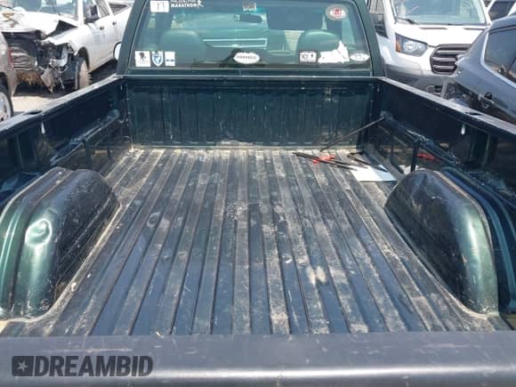 2001 Chevrolet Silverado 1500 с VIN 1GCEC14V91E184724, выставлен на аукционе IAAI как лот 42492877 с пробегом 130 000 миль миль и . История ставок и продаж доступна на DreamBid. Изображение 8.
