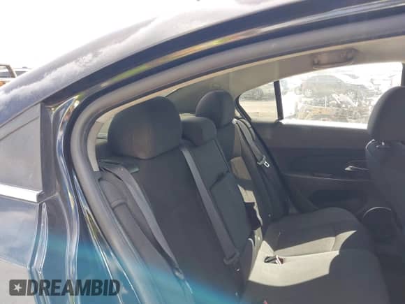 2011 Chevrolet Cruze 1LT z VIN 1G1PF5S94B7156972, wystawiony jako IAAI lot #43456159 z przebiegiem 164 050 mil mil oraz . Historia ofert i sprzedaży dostępna na DreamBid. Obrazek 8.
