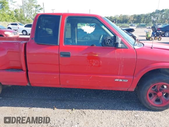2000 Chevrolet S-10 LS with VIN 1GCCS1957Y8281688, listed as a IAAI auction lot 42932927 with 190,670 mi miles and . Bid and sale history available at DreamBid. Image 12.