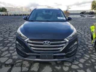 2016 Hyundai Tucson Sport z VIN KM8J33A27GU183117, wystawiony jako Copart lot #81871985 z przebiegiem 106 286 mil mil oraz Szkoda całkowita • Salvage title. Historia ofert i sprzedaży dostępna na DreamBid. Obrazek 5.