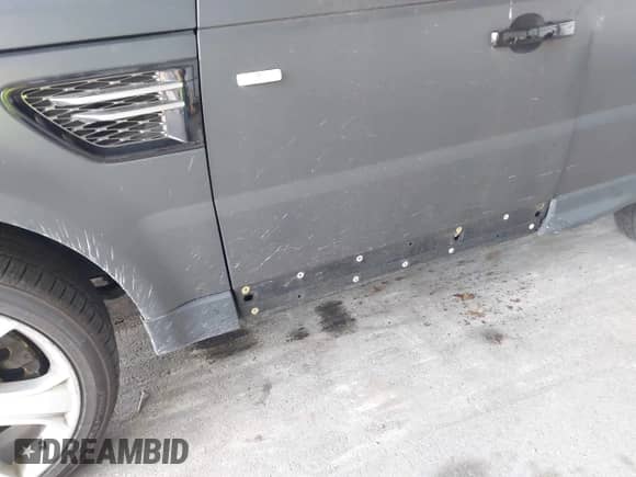 2013 Land Rover Range Rover Sport HSE z VIN SALSF2D48DA793816, wystawiony jako IAAI lot #43209770 z przebiegiem 102 928 mil mil oraz . Historia ofert i sprzedaży dostępna na DreamBid. Obrazek 6.