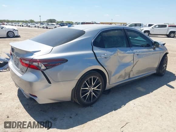 2023 Toyota Camry SE z VIN 4T1T11AK1PU092427, wystawiony jako IAAI lot #43142125 z przebiegiem 56 044 mil mil oraz . Historia ofert i sprzedaży dostępna na DreamBid. Obrazek 4.