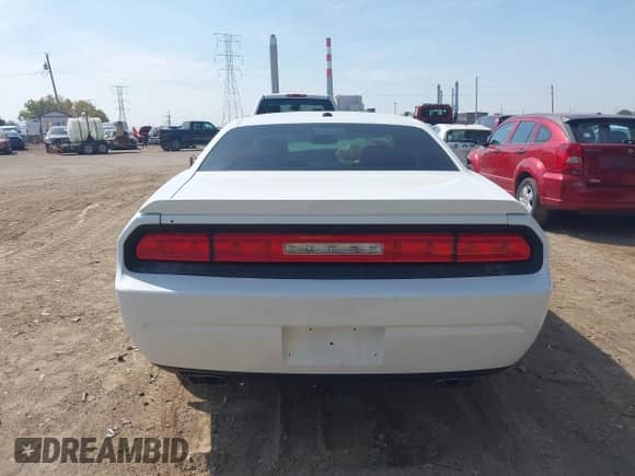 2013 Dodge Challenger R/T Plus z VIN 2C3CDYBT8DH535302, wystawiony jako IAAI lot #43237566 z przebiegiem 91 939 mil mil oraz . Historia ofert i sprzedaży dostępna na DreamBid. Obrazek 17.