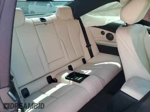 2018 BMW 4 Series 430i xDrive z VIN WBA4W5C59JAA49973, wystawiony jako Copart lot #72013575 z przebiegiem 70 782 mil mil oraz Czysty tytuł • Clean title. Historia ofert i sprzedaży dostępna na DreamBid. Obrazek 10.