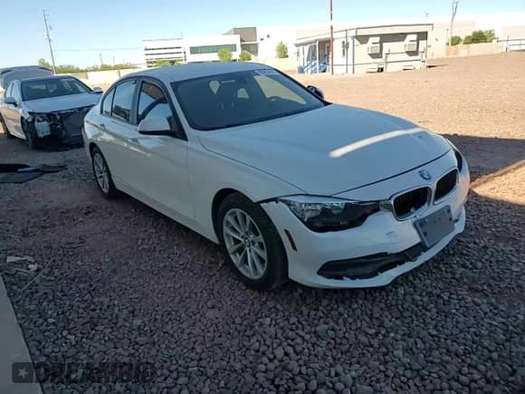 2016 BMW 3 Series 320i xDrive с VIN WBA8A3C55GK551478, выставлен на аукционе Copart как лот 85953825 с пробегом 28 082 миль миль и Списание • Salvage title. История ставок и продаж доступна на DreamBid. Изображение 13.