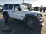 2025 Jeep Wrangler Sport S с VIN 1C4PJXDN0SW555394, выставлен на аукционе Copart как лот 68128005 с пробегом 5 204 миль миль и Списание • Salvage title. История ставок и продаж доступна на DreamBid. Изображение 4.