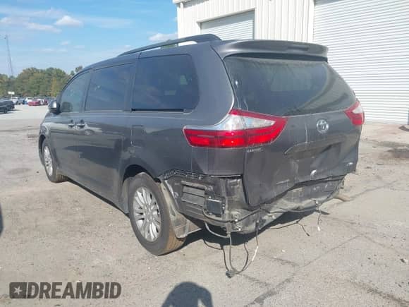 2017 Toyota Sienna XLE Auto Access Seat z VIN 5TDYZ3DC4HS781421, wystawiony jako IAAI lot #43154484 z przebiegiem 153 222 mil mil oraz . Historia ofert i sprzedaży dostępna na DreamBid. Obrazek 3.