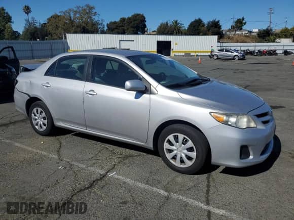 2011 Toyota Corolla L z VIN 2T1BU4EE5BC668927, wystawiony jako Copart lot #82002015 z przebiegiem 179 565 mil mil oraz Szkoda całkowita • Salvage title. Historia ofert i sprzedaży dostępna na DreamBid. Obrazek 4.