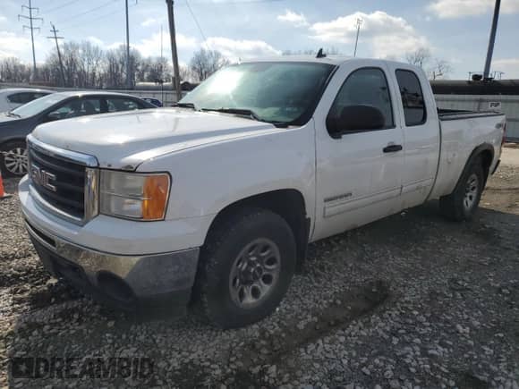 2011 GMC Sierra 1500 SL z VIN 1GTR2UEA7BZ189576, wystawiony jako Copart lot #43906845 z przebiegiem 190 607 mil mil oraz Czysty tytuł • Clean title. Historia ofert i sprzedaży dostępna na DreamBid. Obrazek 1.