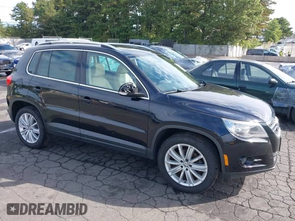 2011 Volkswagen Tiguan S с VIN WVGBV7AX6BW543296, выставлен на аукционе IAAI как лот 43320721 с пробегом 70 224 миль миль и . История ставок и продаж доступна на DreamBid. Изображение 1.